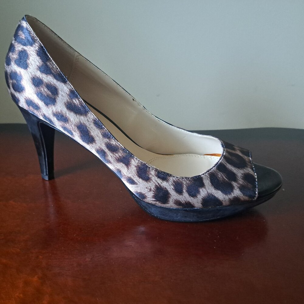 Unisa leopard pump with platform